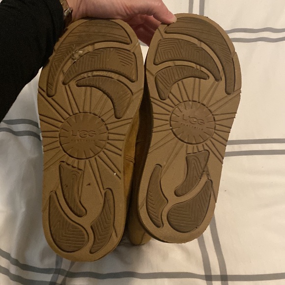 Ugg’s w zipper up sides! - Picture 6 of 9